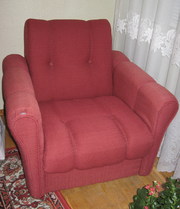 Мягкое кресло красного цвета,  б/у,  1 шт.